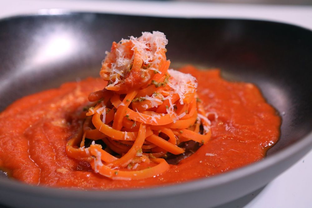 Chef Paolo Teverini Spaghetti di carote con salsa di pomodoro piccadilly e peperoncino habanero._preview.jpeg