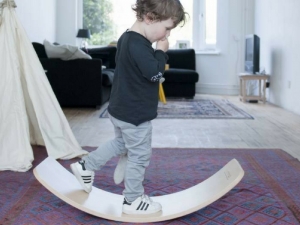 Un regalo intelligente per bambini: la balance board Wobbel
