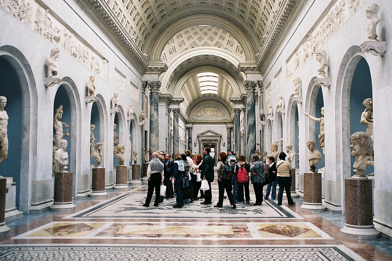 1280px-Musei_Vaticani._Braccio_Nuovo.JPG