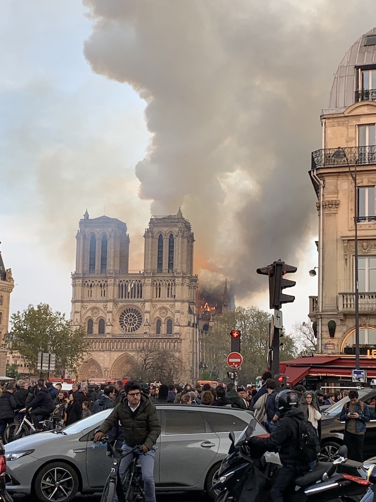 Notre-Dame_dePAris_Burning_20190415-01.jpg