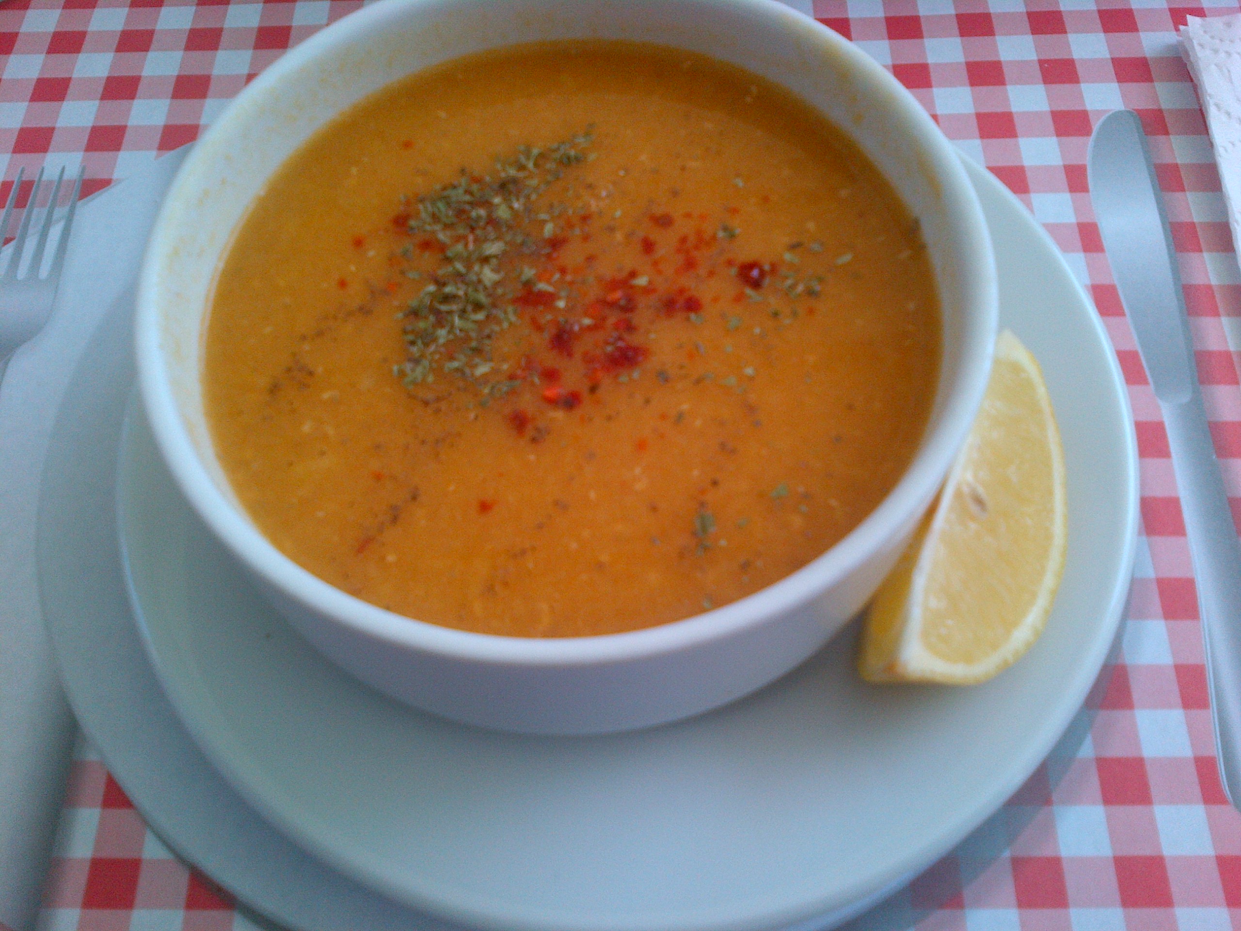 Red_lentil_soup_from_Turkey.jpg