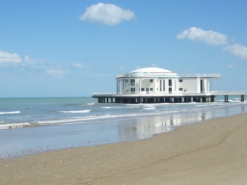 Senigallia_la_spiaggia_e_la_rotonda_sul_mare.jpg