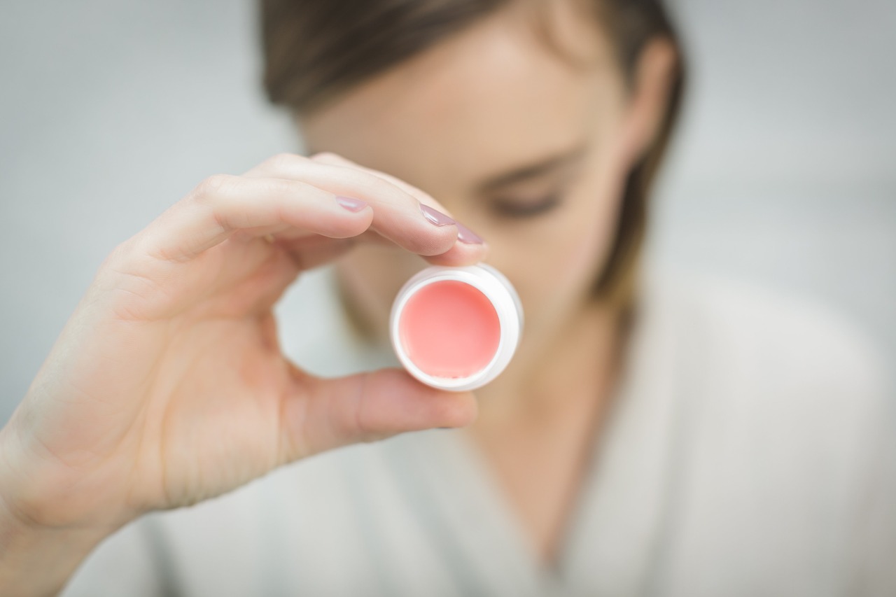 lip-balm-2562354_1280.jpg