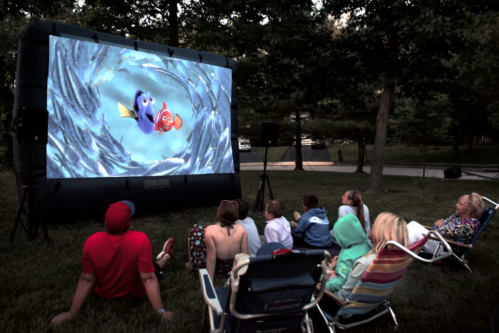 xoutdoor-movie-screen-1600x1067.jpg.pagespeed.ic.ySvgTRssQn.jpg
