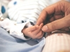 Avere l’ultimo figlio dopo i 33 anni allunga la vita
