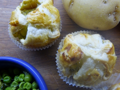 Muffin in sfoglia con patate e broccoli