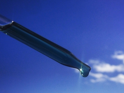 Come usare l’olio essenziale di camomilla per gli adulti e i bambini