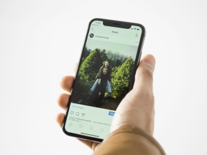 Cos&#039;è lo sharenting e perché condividere foto dei figli è pericoloso