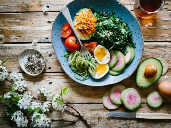 Il controllo delle porzioni, misuriamo con mani e piatti