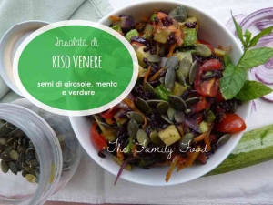 Insalata di riso venere alla menta, con verdure e semi di girasole
