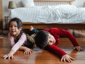 10 giochi di movimento da fare in casa (senza distruggerla)