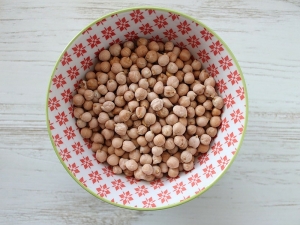 Salsa di ceci al curry e basilico