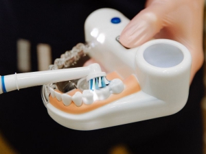 Bambini e spazzolini da denti: meglio quelli manuali o quelli elettrici?