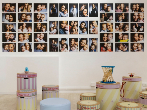 “Energia di una mamma”, la mostra di Oliviero Toscani a Casa Stokke