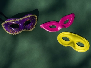 Tante maschere di Carnevale da colorare