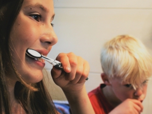 Lavarsi i denti: 4 consigli per convincere anche i più capricciosi