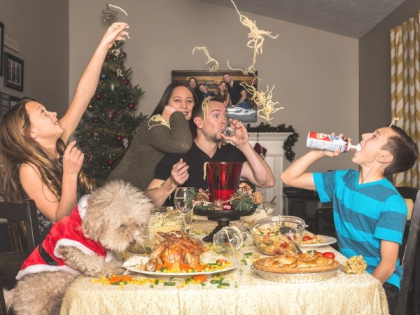 Le buone maniere a tavola con i bambini