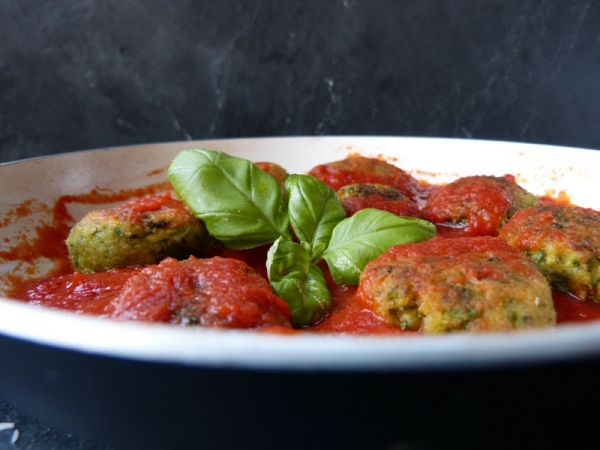 Polpette di zucchine al pomodoro