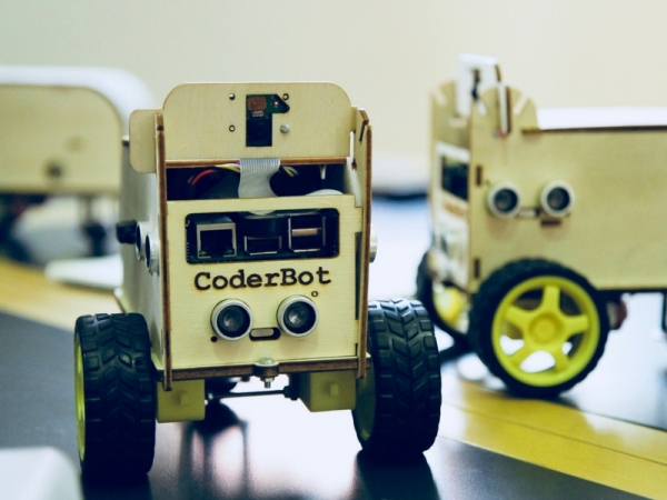 CoderBot, il robot per studiare il futuro fin da piccoli