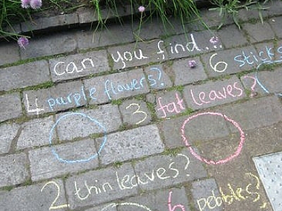 10 giochi da fare con i gessetti al parco e a casa