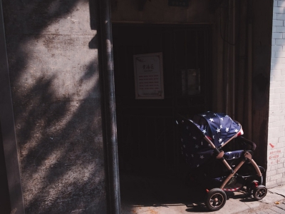 Coperte e foulard per coprire il passeggino, un errore pericolosissimo