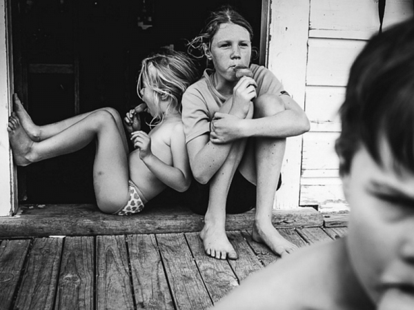 Che cosa succede quando i bambini crescono senza tablet e tv?