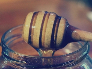 15 benefici e usi del miele che non conosci