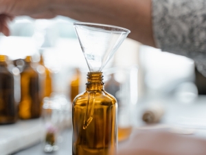 I principali tipi di imbuto da laboratorio e industriale