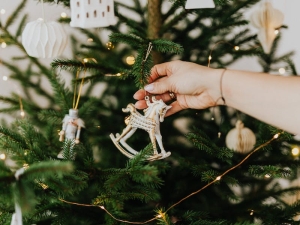Come rendere l’albero di Natale spettacolare con le luci giuste