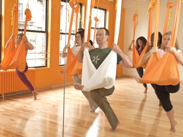 Lo yoga sospeso, o antigravity yoga