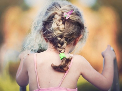 8 semplici e bellissime pettinature per bambine