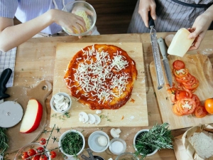 Base per pizza pronta: idee per farcirla in maniera sana e gustosa