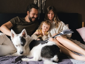 Famiglia: i vantaggi di adottare un cane