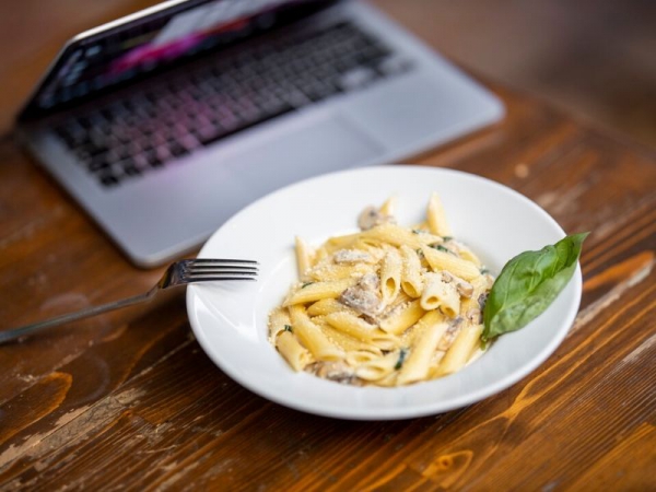 Come i social media influenzano la nostra dieta