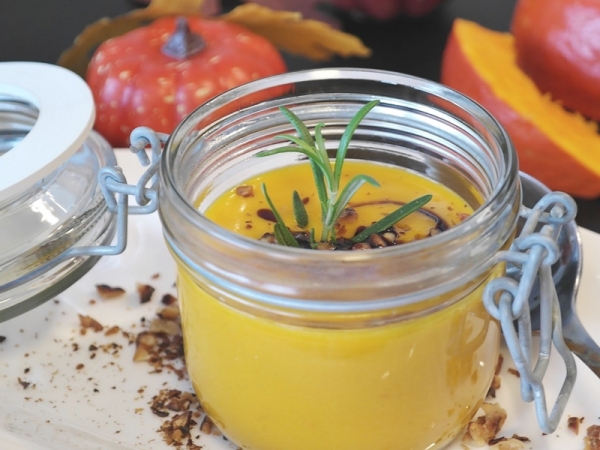 Zuppa alla zucca e arachidi