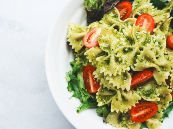 Pasta con mandorle e pomodorini confit