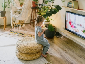 "Spegni la tv": come evitare che i bambini passino troppo tempo davanti allo schermo con 10 attività divertenti