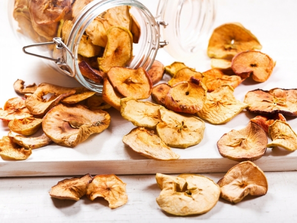 Chips di mela al forno e all&#039;essiccatore