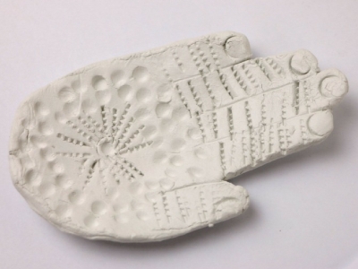 Come realizzare una mano di Fatima in ceramica