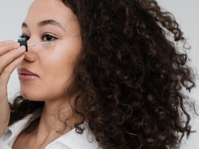 Miracoloso su capelli, ciglia e sopracciglia: l'olio di ricino è in trend e noi lo adoriamo