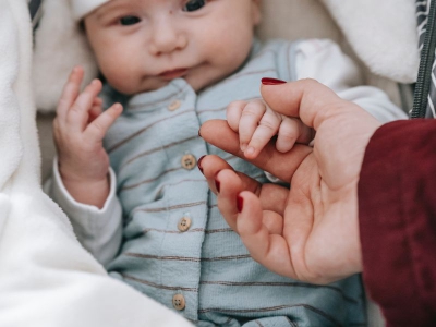 Sdraietta elettrica per neonato: sì o no?