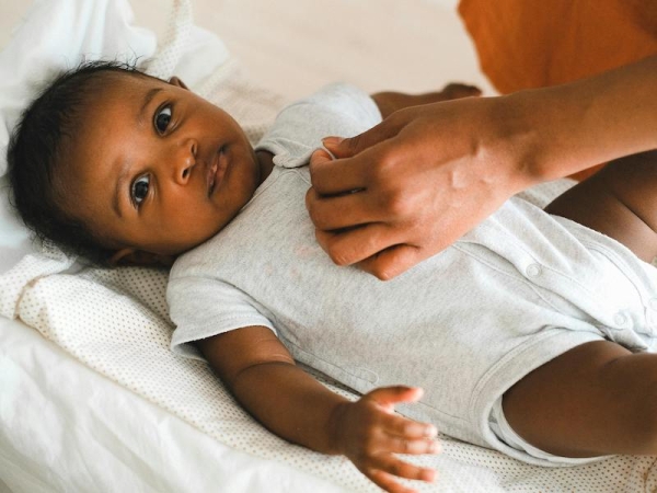 Come prendersi cura della la pelle del neonato