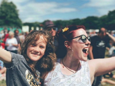 Regalare esperienze è meglio di donare giocattoli e la scienza ce lo conferma