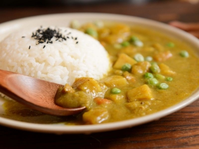 Pollo al curry: la ricetta e i consigli per prepararlo al meglio