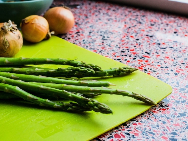 Una ricetta con gli asparagi: la carbonara vegetariana