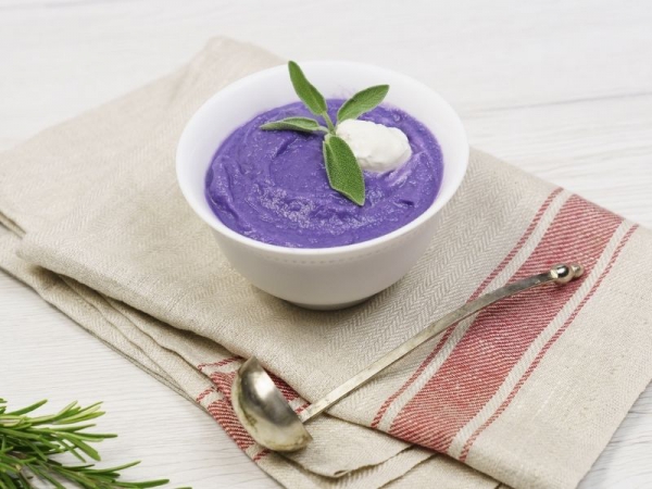 Vellutata di broccolo viola ed erbe aromatiche