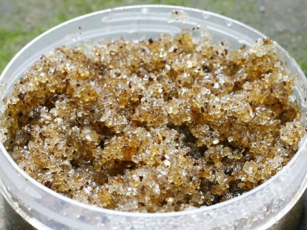 Scrub homemade zucchero e tè verde