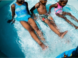 Le piscine per bambini possono essere pericolose: ecco come giocare in sicurezza