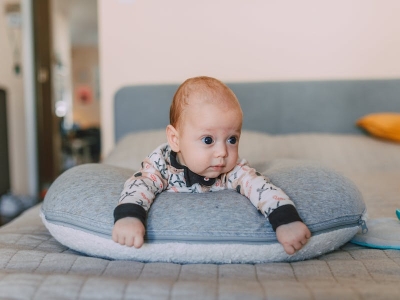 Come scegliere il regalo giusto per la stagione per un neonato