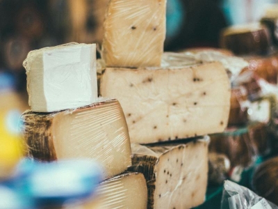 Bambini e formaggi a latte crudo: quali sono i rischi?